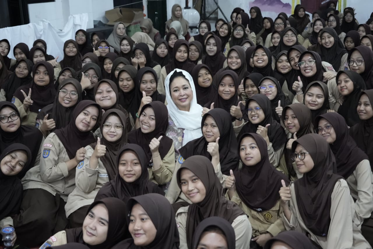 Distribusi 2.000 Paket Makanan Gratis