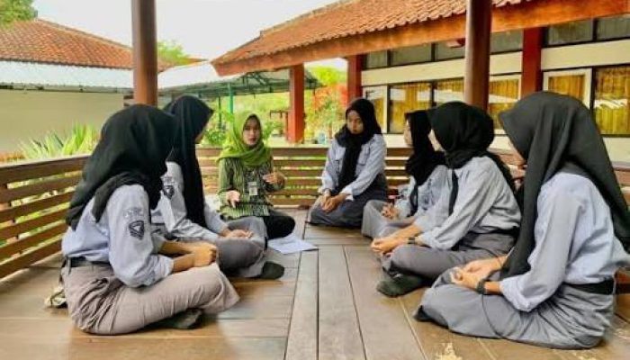 Konseling Kelompok Adalah: Tujuan, Tahapan, & Asas Etis